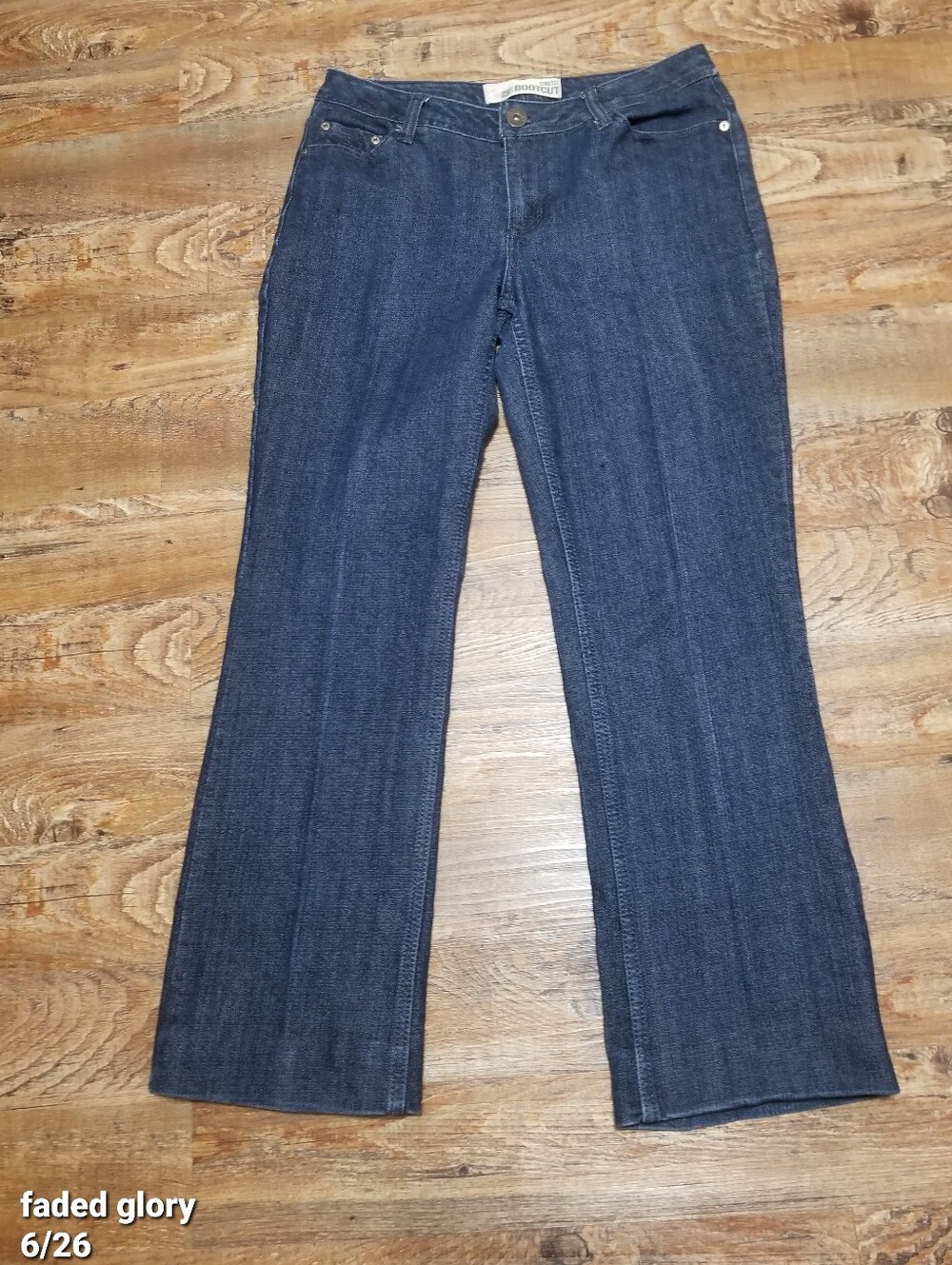 Faded Glory Women’s Dark Blue Straight Leg Jeans 6/26